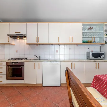 Cozy In With Kitchen Apartment