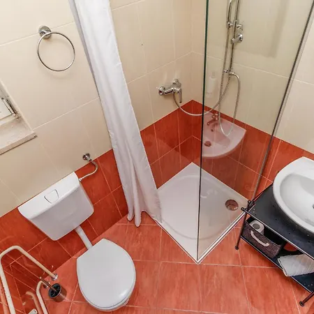 Cozy In With Kitchen Apartment Jadranovo