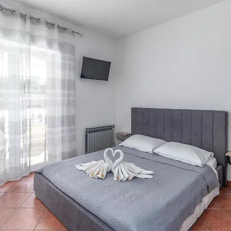 Apartment Cozy In With Kitchen Jadranovo