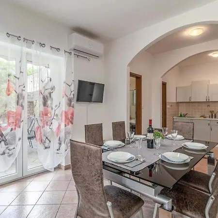 Cozy In With Kitchen * Jadranovo